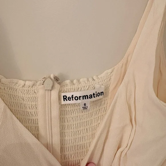 Elegant White Tie-Shoulder Midi Dress - Picture 9 of 9